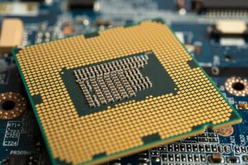 Applied Optoelectronics Rises While Broadcom Falls on AI Chip Demand — Institutional