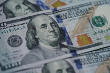 Bitcoin ETF Flows Face Pressure as US Debt and Yen Weakness Converge — Bitcoin