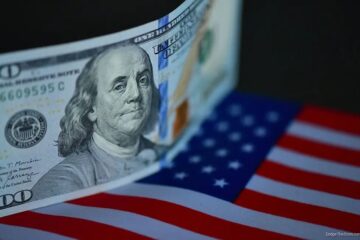 Central Banks Cut Dollar Reserves at 25-Year Pace After Russia Freeze — Bitcoin